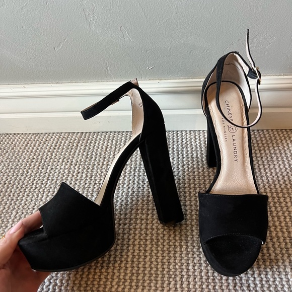 Chinese Laundry Platform Heels - Picture 3 of 3